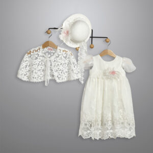 Βαπτιστικό φόρεμα της εταιρείας New Life Garments.